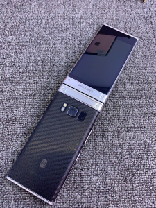 三星w2018曾经是普版金色,换的白金壳,保存好95新左右