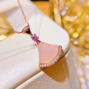 【低价出售】宝格丽小裙子扇形七夕款粉贝母带钻项链