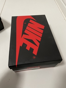 aj1海军蓝鞋盒38码,鞋盒盖子裂了个口子