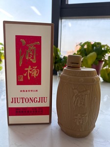2013年湘泉酒桶，54度浓酱兼香型，一箱六瓶