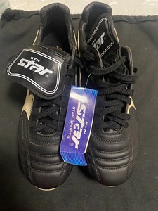 青岛新新体育用品，品牌名应该叫特星，46码足球鞋，全新未穿，