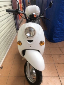 二手雅迪电动车,转让闲置电动车,二手白色小龟,小绵羊电瓶车