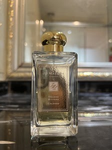 祖马龙苦橙香水圣诞限定100ml 余量如图大约差不多还有一半