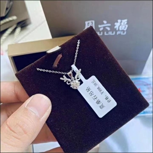 前男友送的周六福项链莫桑石吊坠一克拉!