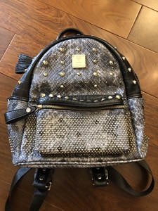 mcm蛇皮经典花纹双肩包