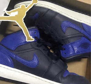 5码,购于成都皮皮上帝255.000人付款淘宝aj1 mid 小黑蓝 荔枝皮