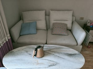 浪莎品牌沙发,2米宽,买时1800,茶几300,8成新,现在