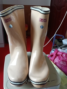 000人付款淘宝天宝牌红色老雨靴,橡胶雨鞋,红色小高跟,37一38码脚可穿