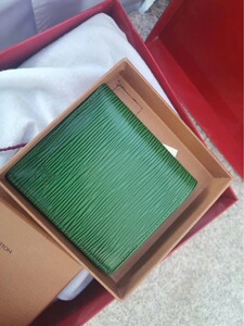 lv/路易威登 中古绿色水波纹钱包