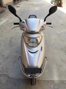 五羊本田小公主大头变款,二手踏板车摩托车100cc.银色.成