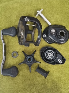 达瓦黑蜘蛛150型水滴轮拆机配件dawa渔轮配件摇臂中框侧盖