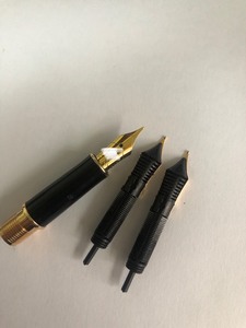 派克卓尔基本全新笔握笔尖钢笔配件零件，一个金色，一个银色，正