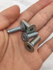 丰田霸道汉兰达凯美瑞卡罗拉雷凌门锁锁块螺丝原厂