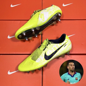 巴塞罗那更衣室流出布茨克斯落场个人定制意产暗煞足球鞋