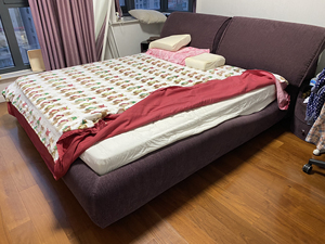 95新，红星美凯龙，斯可馨床布艺，1.8米宽，2米长，床头柜