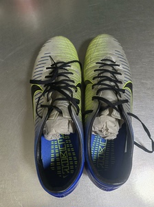 耐克内马尔水星配色足球鞋，jp285,44.5码。二手鞋子不