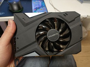 技嘉1660s-6g显卡,itx短显卡,单风扇单8pin供电