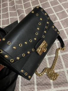 mk黑金铆钉包