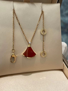 宝格丽divas dream系列小裙子项链,最美红裙子,18