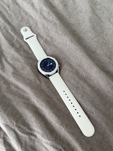 华为GT雅致白女式智能手表 颜值绝对耐打 就是换了苹果手机所