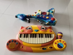 btoys猫琴,犬吉他,孩子大了,闲置了,正品,正常使用,挥