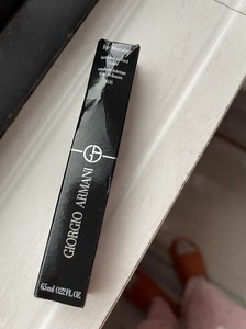 阿玛尼红管405唇釉,日上购买,准备送人的,包装盒被挤,低价