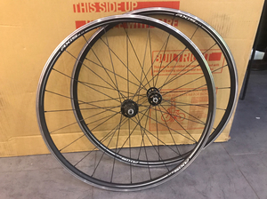 00青睐9527淘宝帮车友出自用闪电axis sport铝刀公路车碟刹轮组六钉