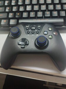 000人付款淘宝飞智黑武士x9et蓝牙体感游戏手柄放电池的不是充电的哈!