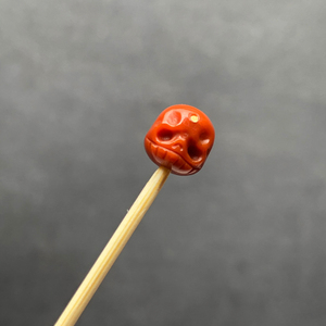 南红阿呆尸陀林主,对耳7.5mm,满色满肉,18k金镶嵌,精