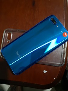 华为荣耀10幻影蓝