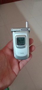 三星v208手机,手机原装机原装超薄电池一块,没有充电器,手