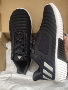 adidas阿迪达斯正品运动鞋,36码,全新,实体店600多