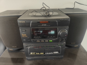 爱华3蝶连放cb机,碟机坏了,磁带也坏了,只能当音响