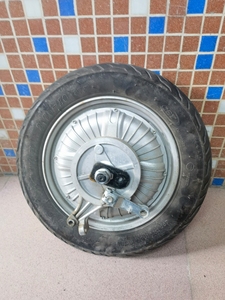 爱玛电动车原厂博世400w电机带上轮胎一起出,正常900公里