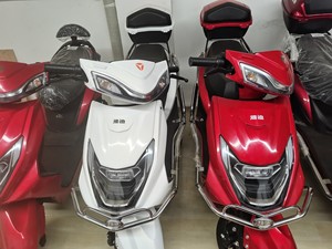 雅迪锐战电动车 全新雅迪长跑王外卖电动车72v超长续航男女