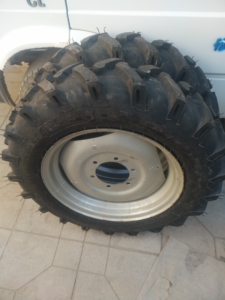 750一20山东华盛轮胎,全新,10层,人字胎总成.拖拉机厂