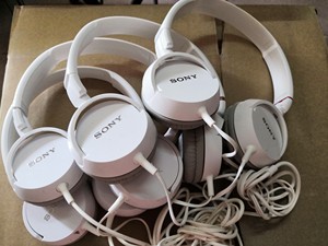 正品库存原装索尼白色mdr-zx100头戴式插线耳机(库存正