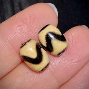 台湾牙黄天珠批发!虎牙小桶珠/18.8一对(包邮不议价)