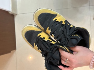 Jordan 1 Mid AJ1 乔1小新欢 黑黄 复古中帮