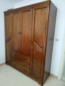 赖氏家具整体实木衣柜长1.83米,高2.2米,宽57厘米9.