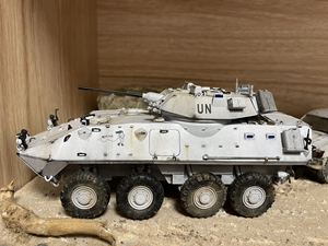 号手1/35,lav-25美军皮兰哈装甲车,联合国白色涂装