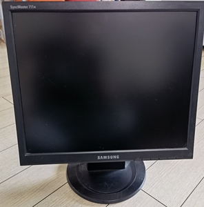 17寸三星显示器,型号711n.9成新,家用,都没怎么用,腾