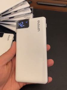 罗玛尼移动电源,全新的10000毫安充电宝,小巧便携,实物拍