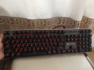 特价三天,双飞燕f100q血手幽灵光轴机械键盘,金属拉丝面板