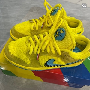 dunk跳舞小熊41.码,配件齐全鞋底豆豆都在,一处小开胶