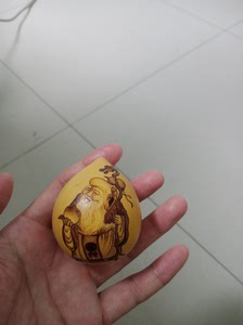 烙画鸡蛋葫芦,寿星,形状如桃,图案和葫芦非常匹配.