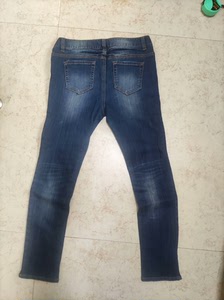 全新韩国品牌TB2牛仔裤，女款29码，破洞做旧设计，弹力小脚