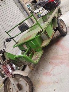 二手拉货三轮车转让大功率,五个水电瓶,原车油漆,北白象交通东