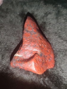 新疆正宗天然红伊丁陨石原石,手把件,可做摆件矿物,标本,陨石