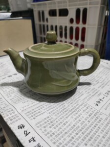 龙泉青瓷.功夫茶壶.黄汉弟大师作品.容量200毫升.竹叶图案